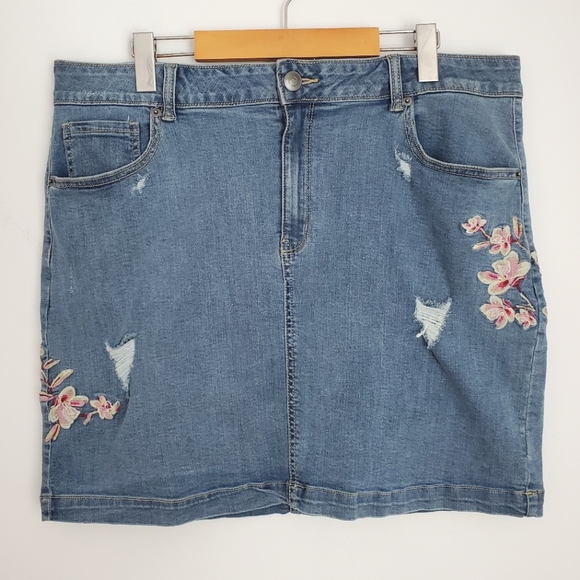 Denim Embroidered Skirt Size 18 - Picture 1 of 3